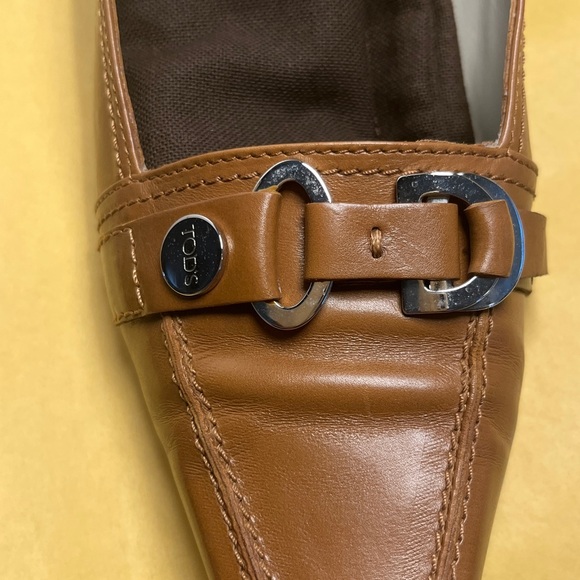 Tod's Tan Leather Loafers with Buckle - Picture 7 of 9